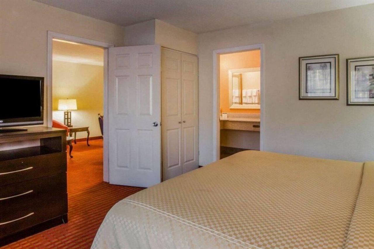 Clarion Suites Augusta Exteriér fotografie
